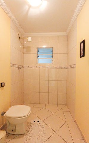 Casa à venda com 260m², 4 quartos e 3 vagas Casa à venda com 260m², 4 quartos e 3 vagasBanheiro Social 2