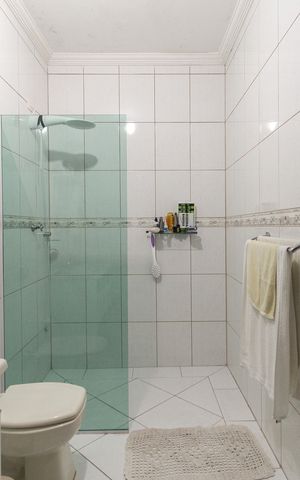 Casa à venda com 260m², 4 quartos e 3 vagas Casa à venda com 260m², 4 quartos e 3 vagasBanheiro da Suíte