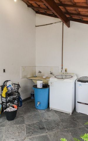 Casa à venda com 260m², 4 quartos e 3 vagas Casa à venda com 260m², 4 quartos e 3 vagasÁrea de Serviço