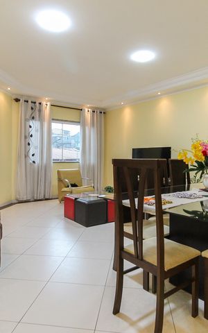 Casa à venda com 260m², 4 quartos e 3 vagas Casa à venda com 260m², 4 quartos e 3 vagasSala