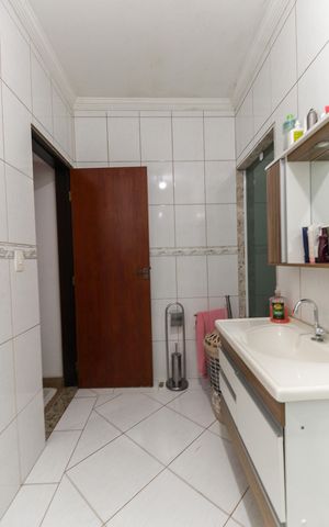 Casa à venda com 260m², 4 quartos e 3 vagas Casa à venda com 260m², 4 quartos e 3 vagasBanheiro da Suíte