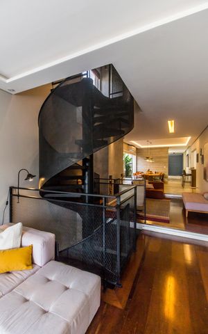 Casa de condomínio à venda com 350m², 4 quartos e 4 vagas Casa de condomínio à venda com 350m², 4 quartos e 4 vagasSala de TV
