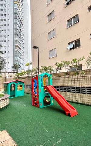 Apartamento à venda com 200m², 2 quartos e 3 vagas Apartamento à venda com 200m², 2 quartos e 3 vagasÁrea comum - Playground