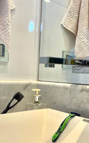 Apartamento à venda com 200m², 2 quartos e 3 vagas Apartamento à venda com 200m², 2 quartos e 3 vagasBanheiro da Suíte 1