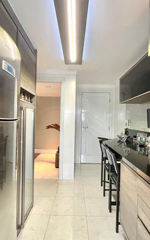 Apartamento à venda com 200m², 2 quartos e 3 vagas Apartamento à venda com 200m², 2 quartos e 3 vagasCozinha