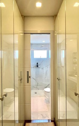 Apartamento à venda com 200m², 2 quartos e 3 vagas Apartamento à venda com 200m², 2 quartos e 3 vagasCloset da suíte 1