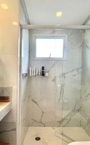 Apartamento à venda com 200m², 2 quartos e 3 vagas Apartamento à venda com 200m², 2 quartos e 3 vagasBanheiro da Suíte 1