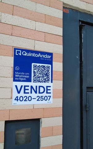 Casa para alugar com 281m², 3 quartos e 7 vagasFachada - Frente - Placa