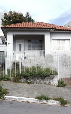 Casa para alugar com 320m², 2 quartos e 3 vagasFachada + Placa