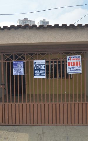 Casa à venda com 109m², 2 quartos e 2 vagasFachada
