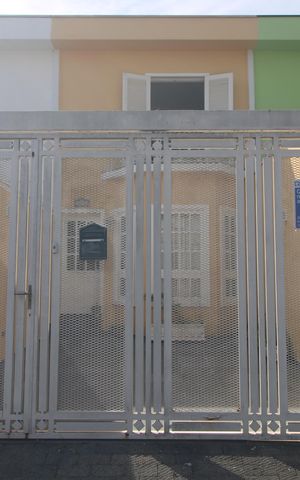 Casa à venda com 125m², 3 quartos e 2 vagasFachada