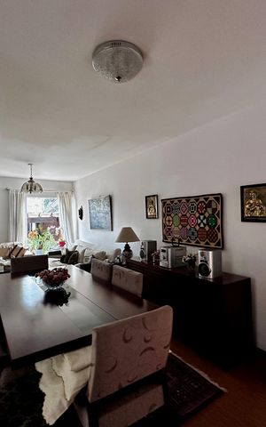 Casa à venda com 132m², 3 quartos e 2 vagas Casa à venda com 132m², 3 quartos e 2 vagasSala