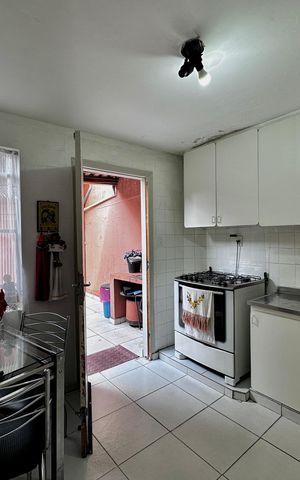 Casa à venda com 132m², 3 quartos e 2 vagas Casa à venda com 132m², 3 quartos e 2 vagasCozinha