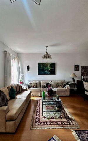 Casa à venda com 132m², 3 quartos e 2 vagas Casa à venda com 132m², 3 quartos e 2 vagasSala