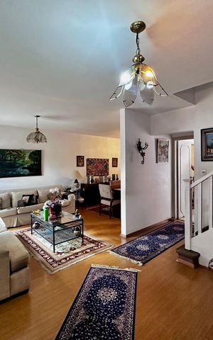 Casa à venda com 132m², 3 quartos e 2 vagas Casa à venda com 132m², 3 quartos e 2 vagasSala