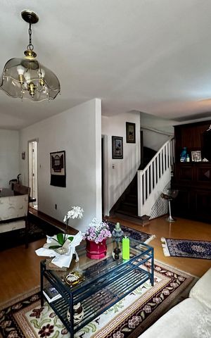 Casa à venda com 132m², 3 quartos e 2 vagas Casa à venda com 132m², 3 quartos e 2 vagasSala