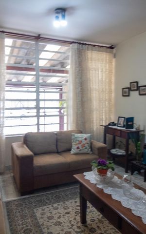 Casa à venda com 160m², 4 quartos e 2 vagas Casa à venda com 160m², 4 quartos e 2 vagasSala