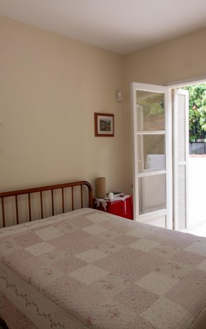 Casa à venda com 160m², 4 quartos e 2 vagas Casa à venda com 160m², 4 quartos e 2 vagasQuarto 1
