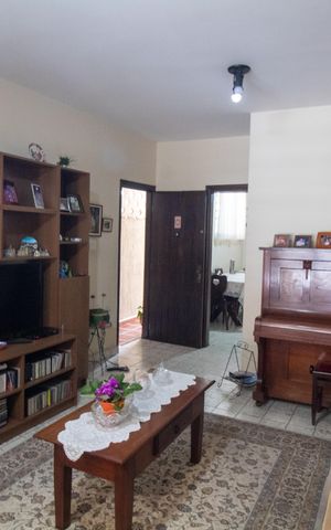 Casa à venda com 160m², 4 quartos e 2 vagas Casa à venda com 160m², 4 quartos e 2 vagasSala