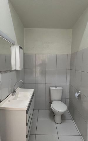 Casa à venda com 101m², 3 quartos e 1 vagaBanheiro