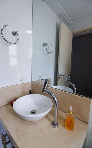 Apartamento à venda com 256m², 4 quartos e 3 vagasBanheiro da Suíte 2