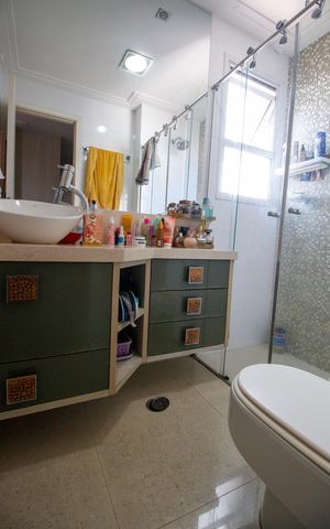 Apartamento à venda com 256m², 4 quartos e 3 vagasBanheiro da Suíte 1