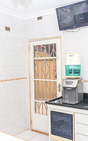 Casa à venda com 525m², 4 quartos e 6 vagas Casa à venda com 525m², 4 quartos e 6 vagasCozinha