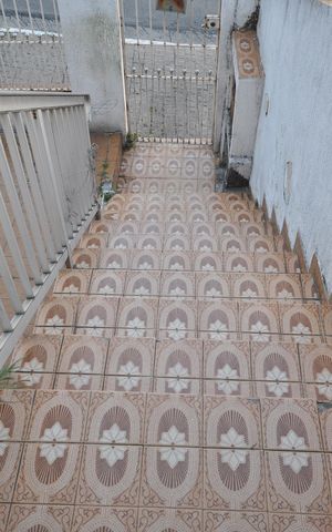 Casa à venda com 400m², 2 quartos e 3 vagasEscada de Acesso