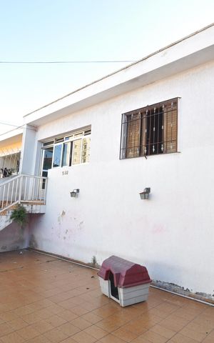 Casa à venda com 400m², 2 quartos e 3 vagasFachada