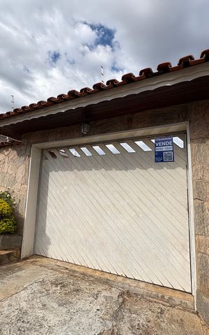 Casa à venda com 750m², 3 quartos e 6 vagasFachada e Placa