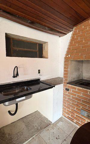 Casa à venda com 750m², 3 quartos e 6 vagasQuintal com Churrasqueira