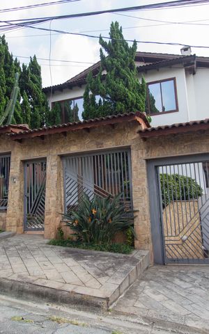 Casa à venda com 400m², 4 quartos e 8 vagasFachada