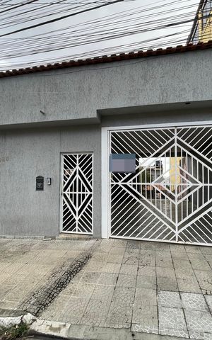 Casa à venda com 500m², 3 quartos e 4 vagas Casa à venda com 500m², 3 quartos e 4 vagasFachada