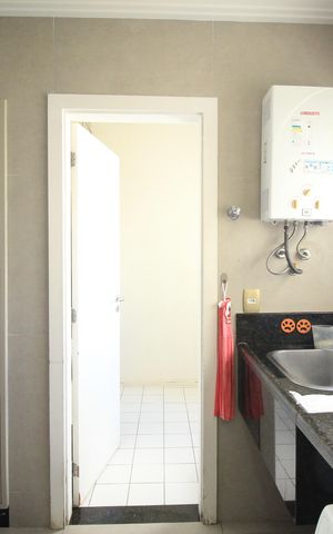 Apartamento para alugar com 140m², 4 quartos e 2 vagas Apartamento para alugar com 140m², 4 quartos e 2 vagasCozinha e Área de Serviço