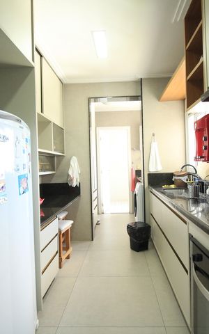 Apartamento para alugar com 140m², 4 quartos e 2 vagas Apartamento para alugar com 140m², 4 quartos e 2 vagasCozinha e Área de Serviço