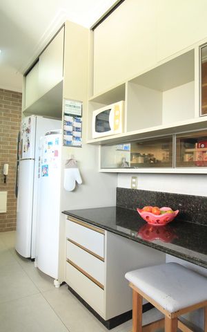 Apartamento para alugar com 140m², 4 quartos e 2 vagas Apartamento para alugar com 140m², 4 quartos e 2 vagasCozinha e Área de Serviço