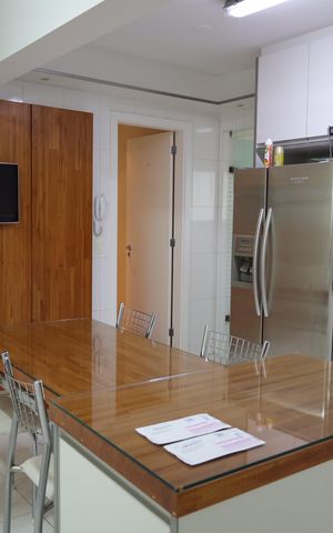Apartamento para alugar com 326m², 6 quartos e 4 vagasCopa