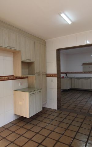 Casa de condomínio à venda com 350m², 5 quartos e 2 vagasCozinha