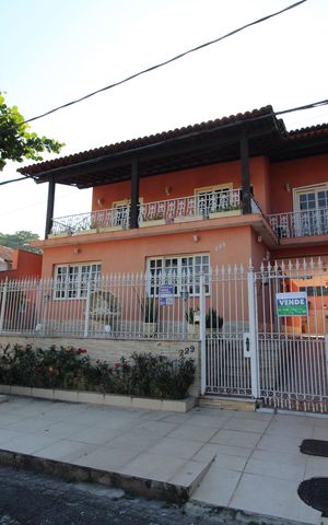 Casa de condomínio à venda com 350m², 5 quartos e 2 vagasFachada