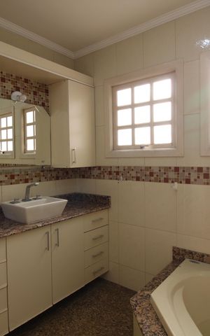 Casa de condomínio à venda com 350m², 5 quartos e 2 vagasQuarto 5 - Banheiro