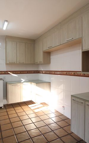 Casa de condomínio à venda com 350m², 5 quartos e 2 vagasCozinha