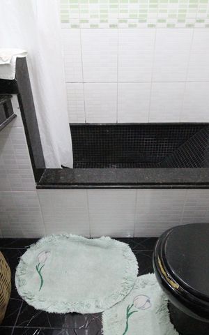 Casa de condomínio à venda com 107m², 3 quartos e 1 vagaBanheiro da suíte