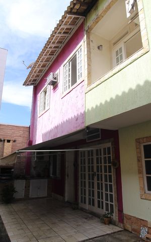 Casa de condomínio à venda com 107m², 3 quartos e 1 vagaFachada