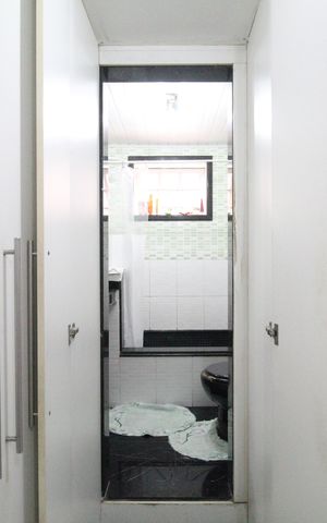 Casa de condomínio à venda com 107m², 3 quartos e 1 vagaBanheiro da suíte