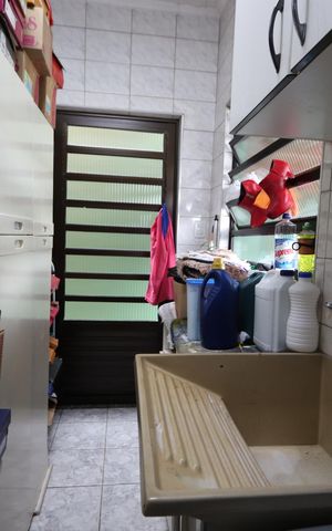 Casa à venda com 90m², 3 quartos e 1 vagaLavanderia