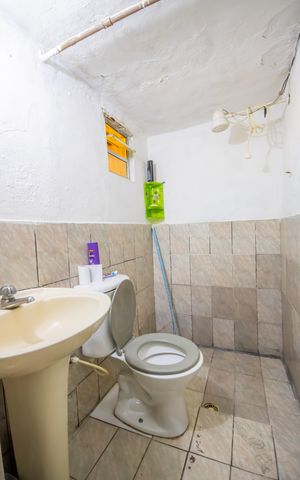Casa à venda com 125m², 4 quartos e 1 vaga Casa à venda com 125m², 4 quartos e 1 vagaBanheiro da Suíte 2 (Casa 1)