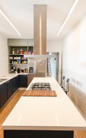 Casa à venda com 250m², 3 quartos e sem vaga Casa à venda com 250m², 3 quartos e sem vagaCozinha