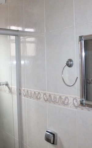 Casa de condomínio para alugar com 120m², 3 quartos e 2 vagasBanheiro da Suíte 1