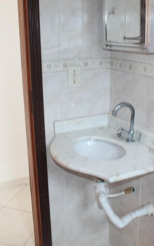 Casa de condomínio para alugar com 120m², 3 quartos e 2 vagasBanheiro Social
