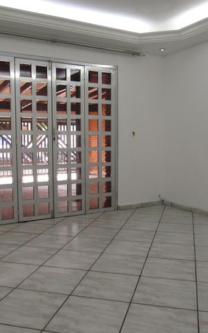Casa para alugar com 125m², 3 quartos e 2 vagasSala